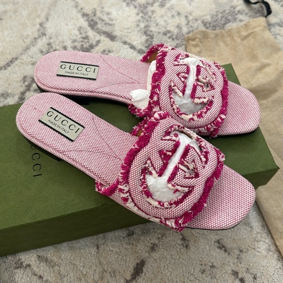 WOMEN'S INTERLOCKING G SLIDE SANDAL SIZE 37.5 - Picture 9 of 17